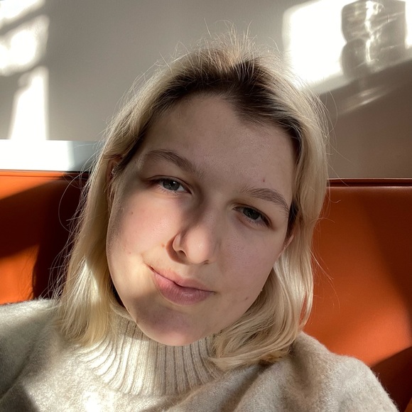 Meet your Posher, Bridget - Picture 2 of 5